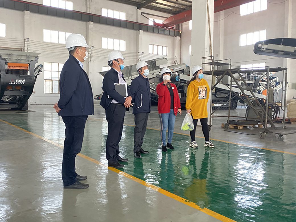 【春風送暖，戰(zhàn)“疫”有情】奉賢區(qū)奉城鎮(zhèn)領(lǐng)導蒞臨東蒙，慰問公司疫情防控一線職工