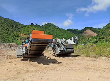 廣東清遠時產(chǎn)180-220噸石灰石履帶式移動破碎生產(chǎn)線